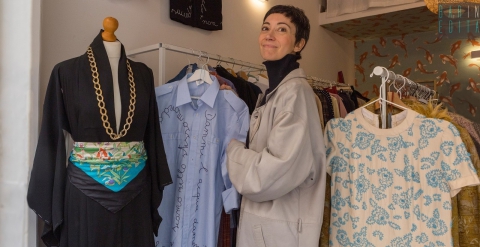 Bari, "storie dentro gli armadi": vendere abiti usati raccontando il loro lungo passato 